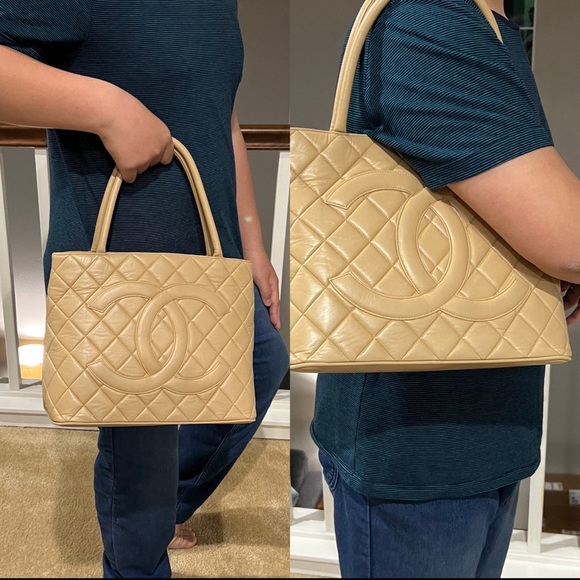 Chanel Lambskin Medallion Beige Tote Gold Hardware with ENTRUPY Good used cond - Picture 11 of 12